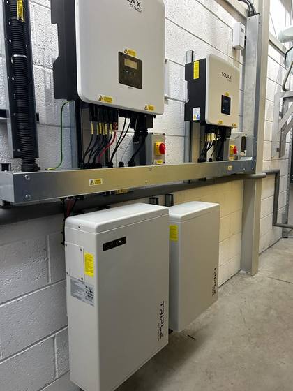 Light commercial hybrid inverter installation with battery storage