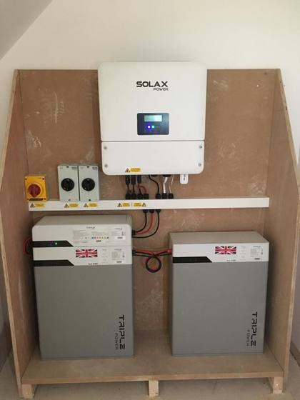 Wall-mounted hybrid solar inverter